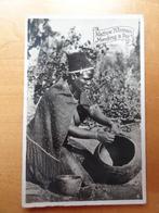 Native Zulu women, "mending a pot" beer vessel, Native Zulu, Antiek en Kunst, Verzenden