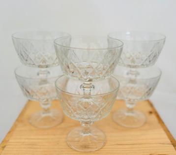 6 champagneglazen coupes beschikbaar voor biedingen