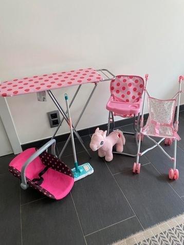 Speelgoed - complete set met buggy, zitje, strijkplank, ... beschikbaar voor biedingen