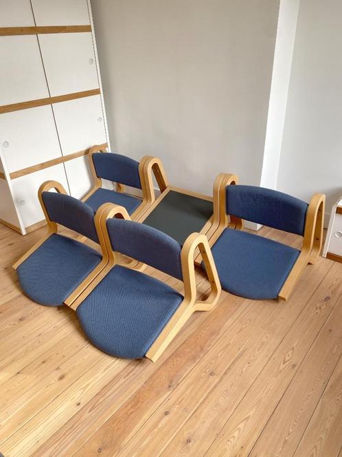 Vintage Deense wandstoelen Magnus Olesen, Huis en Inrichting, Stoelen, Gebruikt, Vier, Hout, Stof, Blauw, Ophalen