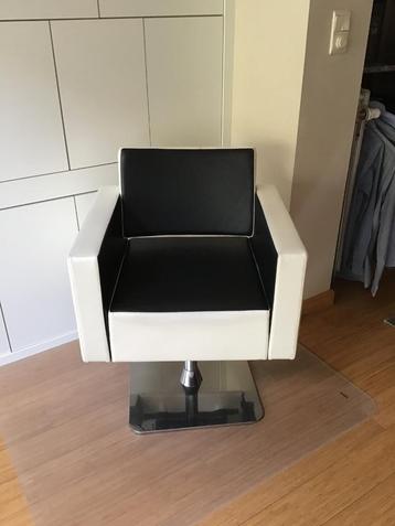 Design stoelen beschikbaar voor biedingen