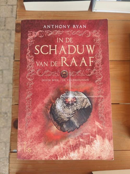 Anthony Ryan - In De Schaduw Van De Raaf: De Vuurkoningin, Boeken, Fantasy, Zo goed als nieuw, Ophalen of Verzenden