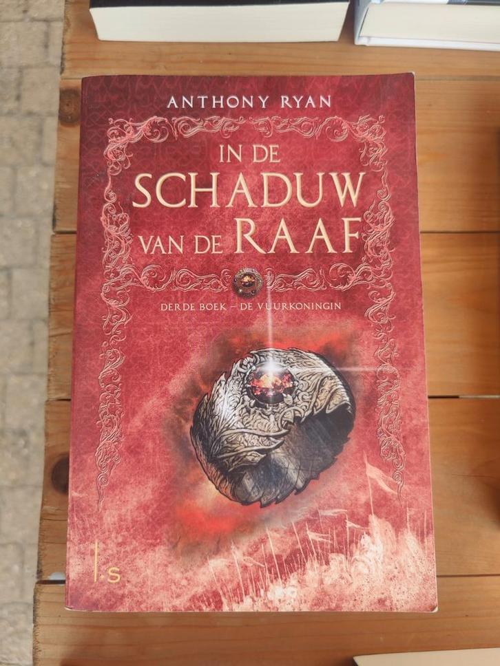 Anthony Ryan - In De Schaduw Van De Raaf: De Vuurkoningin, Boeken, Fantasy, Zo goed als nieuw, Ophalen of Verzenden