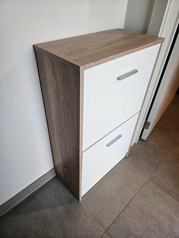 Moderne Schoenenkast beschikbaar voor biedingen