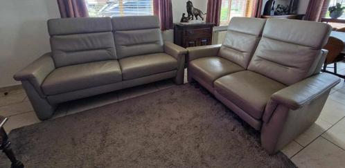 TAUPE BUFFELLEDEREN SALON MET ELEKTRISCHE RELAXEN 3 EN 2 ZIT, Huis en Inrichting, Zetels | Complete zithoeken, Gebruikt, Leer