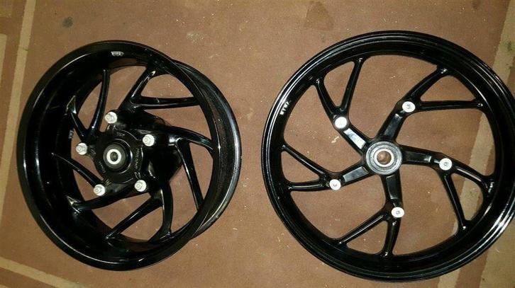 BMW 7B F800R wielen in het zwart zonder schijven etc., Motos, Pièces | BMW, Utilisé, Enlèvement ou Envoi