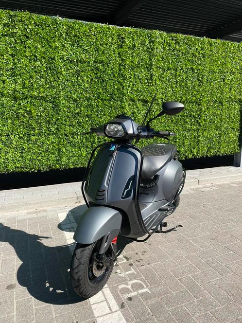 Vespa sprint | 80cc malossi | mat grijs, Fietsen en Brommers, Scooters | Vespa, Zo goed als nieuw, Ophalen