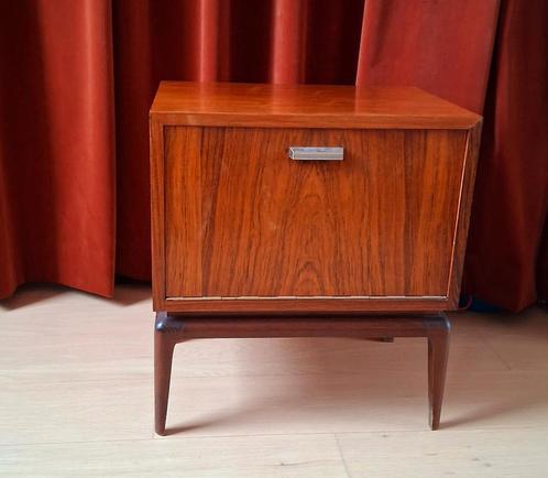 Design kastje in knappe wengé, Huis en Inrichting, Slaapkamer | Nachtkastjes, Zo goed als nieuw, Ophalen of Verzenden
