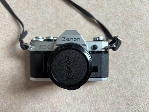 Canon AE-1 + Canon FD 50mm f/1.8 lens – Zo goed als nieuw, Audio, Tv en Foto, Fotocamera's Analoog, Zo goed als nieuw, Spiegelreflex