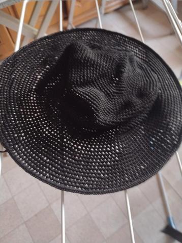 Chapeau 100% viscose de la marque Naf Naf jamais porté  beschikbaar voor biedingen