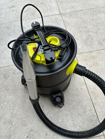 Handige assen-stofzuiger beschikbaar voor biedingen