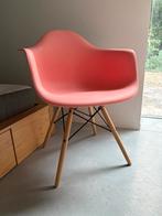 Eames DAW kuipstoel rose, Huis en Inrichting, Ophalen, Zo goed als nieuw