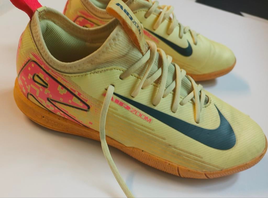 Voetbal schoenen, Ophalen of Verzenden, Schoenen