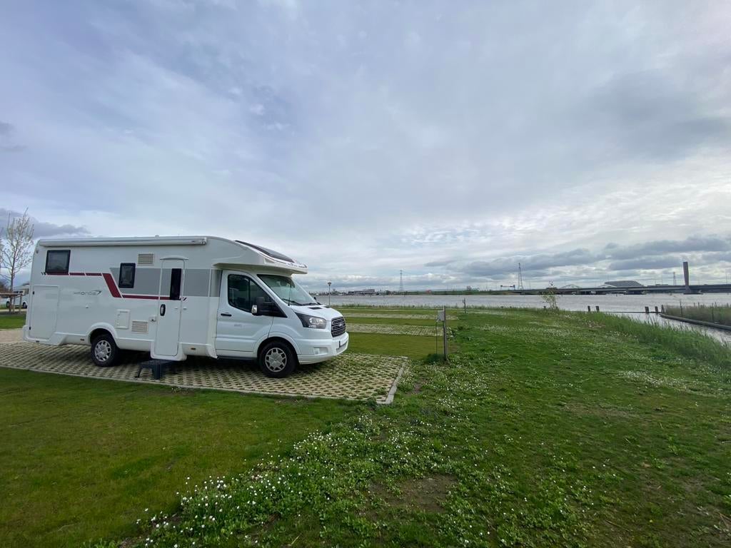 Rollerteam Kronos 284TL - 5 zit- en slaapplaatsen, Caravans en Kamperen, Mobilhomes, Fietsendrager, Particulier, Ford, L-zit