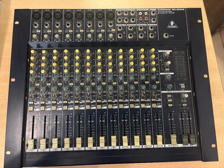 Behringer eurorack mx2004a, Musique & Instruments, Tables de mixage, Comme neuf, 10 à 20 canaux, Entrée micro, Enlèvement ou Envoi