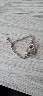 Armband van Guess, Ophalen