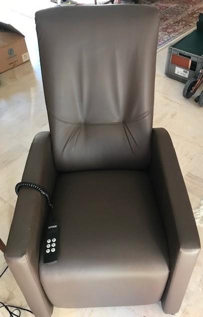Fauteuil inclinable avec table d'appoint, comme neuf!, Maison & Meubles, Fauteuils, Comme neuf, Bois, Cuir, Enlèvement