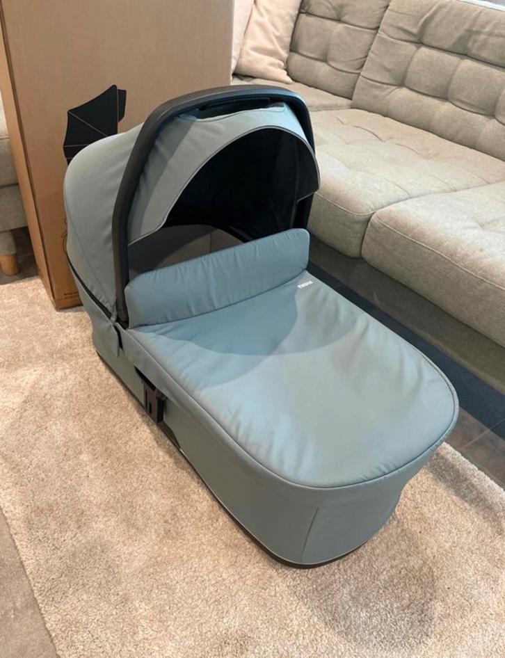 Thule Urban Glide Bassinet, Kinderen en Baby's, Buggy's, Zo goed als nieuw, Ophalen of Verzenden
