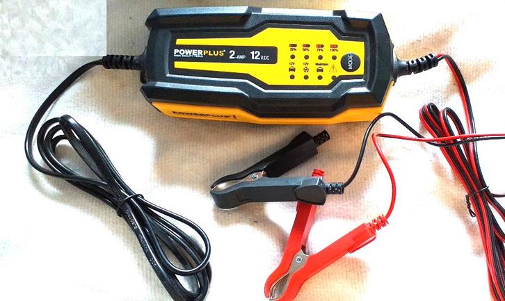 Chargeur de batterie  AUTO Powerplus POWX4201 - 12 V 60 Ah, Autos : Pièces & Accessoires, Batteries & Accessoires, Envoi