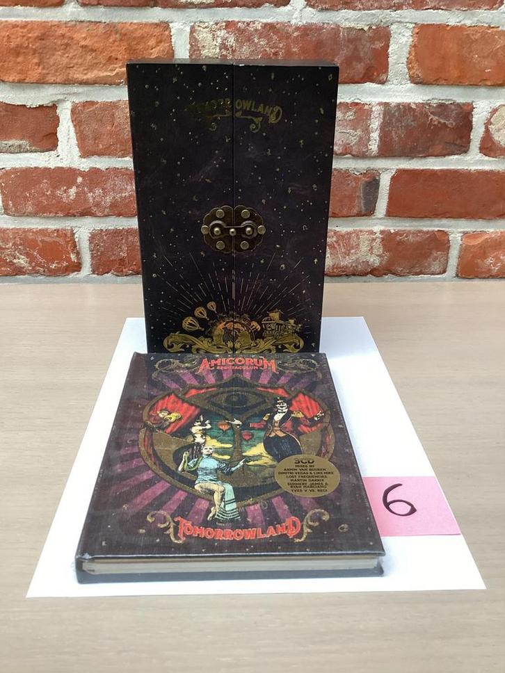 TOMORROWLAND 2017 " AMICORUM SPECTACULUM " 3-CDSET + CASE, CD & DVD, CD | Dance & House, Comme neuf, Enlèvement ou Envoi