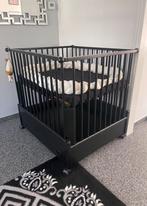 noire pour bébé enfant avec tiroir et roulettes avec matelas, Enfants & Bébés, Parcs, Enlèvement, Comme neuf, Carré, Tiroir