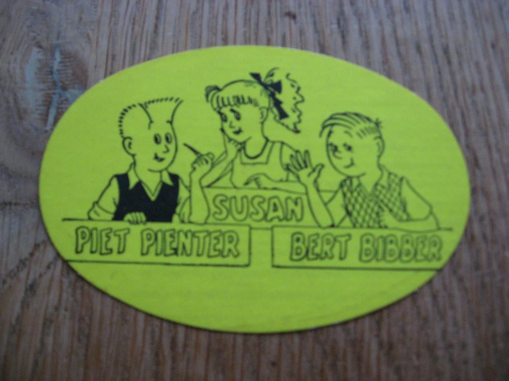 Piet Pienter Bert Bibber en Suzan POM Geel Sticker, Ophalen of Verzenden, Overige figuren, Nieuw, Plaatje, Poster of Sticker
