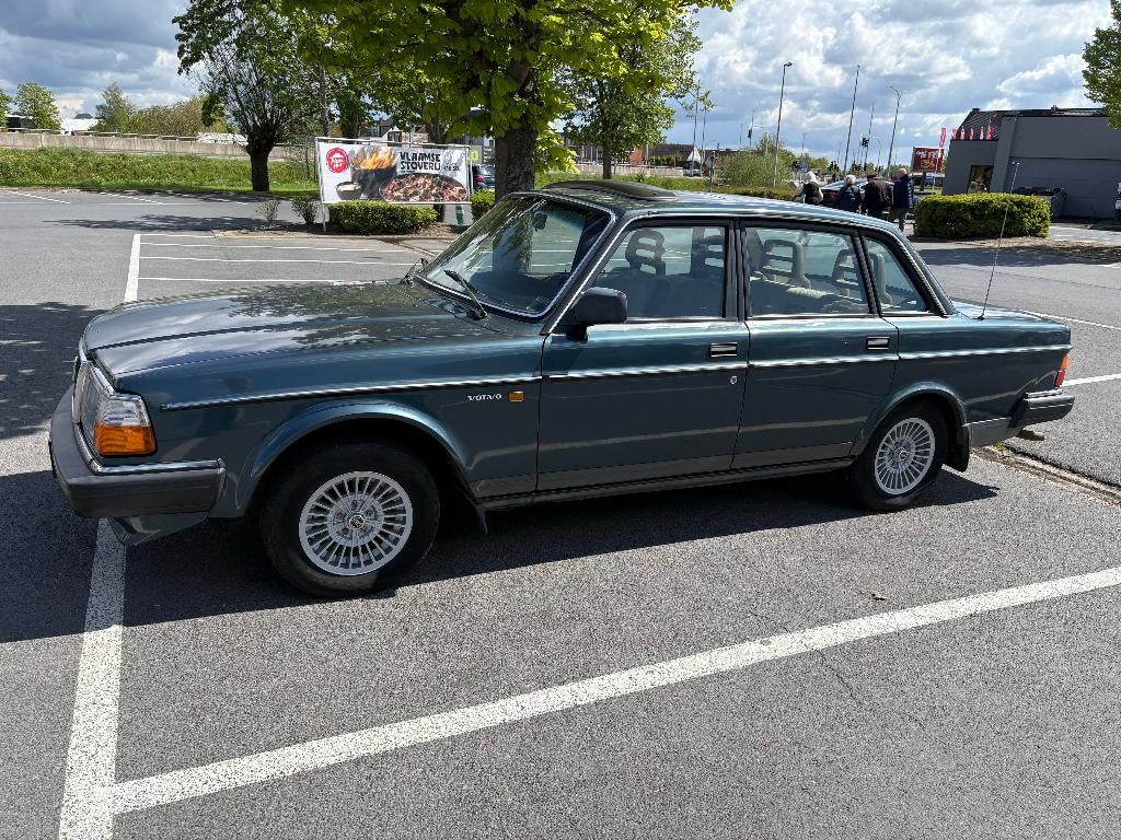 Volvo 240 GL, Auto's, Volvo, Particulier, Centrale vergrendeling, Lichtmetalen velgen, Metaalkleur, Open dak, Benzine, Berline