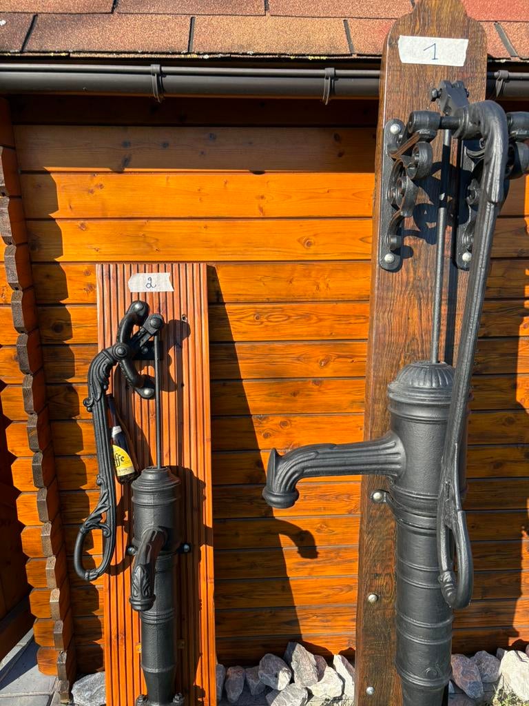 POMPE NUMERO 2 A GAUCHE, Jardin & Terrasse, Pompes à eau, Enlèvement, Comme neuf