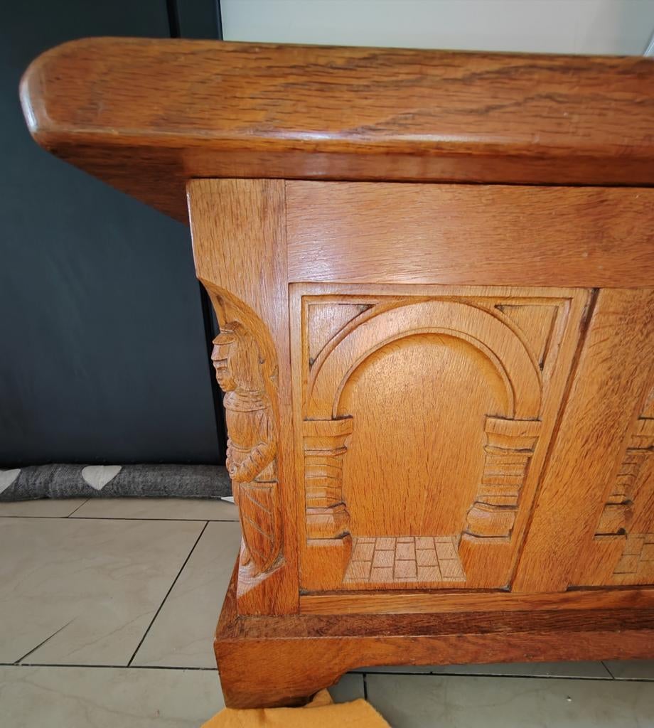 Coffre en chêne massif ancien sculpter main, 100 à 150 cm, Enlèvement, Utilisé, 50 à 75 cm
