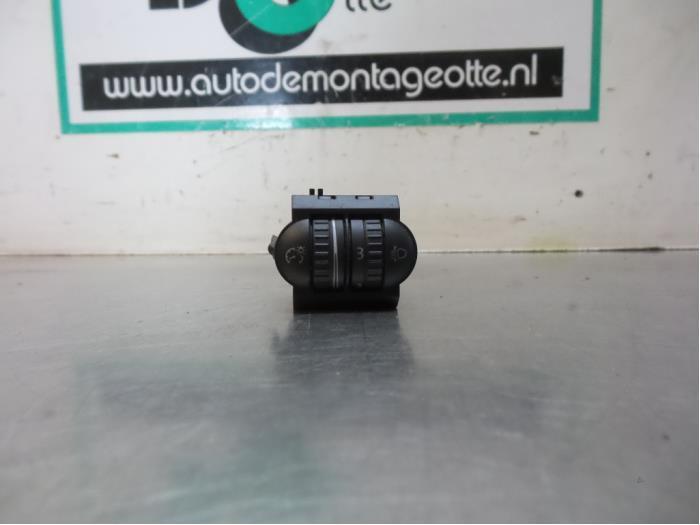 Schakelaar Koplamp Ihv van een Volkswagen Golf (Golf 04-), Auto-onderdelen, Dashboard en Schakelaars, Volkswagen, Gebruikt, 3 maanden garantie