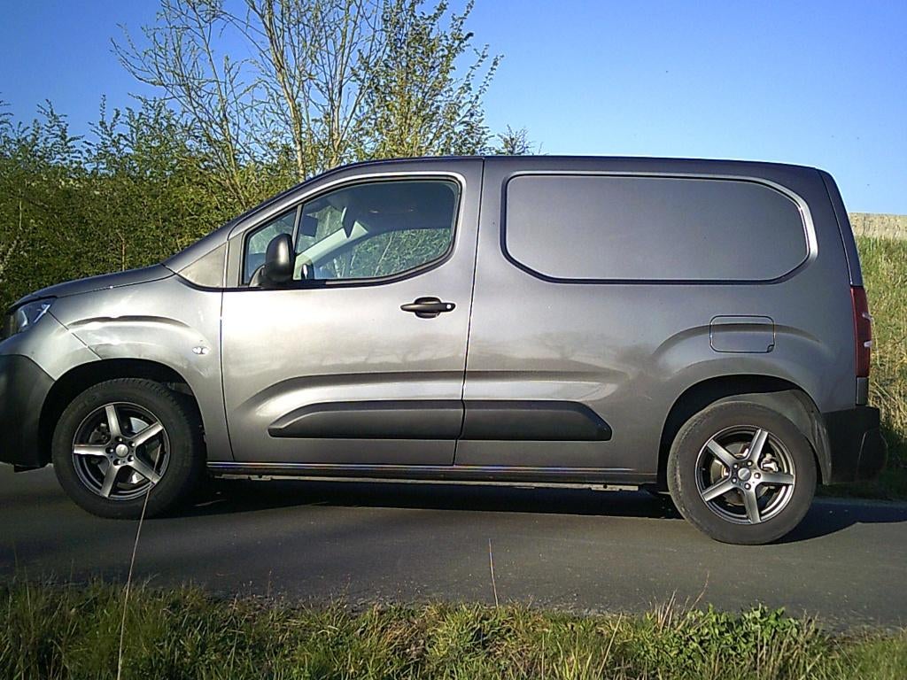 peugeot partner, Stof, 131 kW, Particulier, 2 zetels