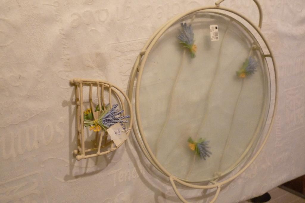 plateau motif lavande: plat, porte serviette, Maison & Meubles, Enlèvement ou Envoi, Neuf, Rond