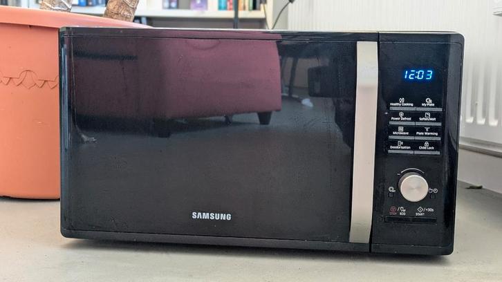 Micro-onde Samsung parfait état, Electroménager, Micro-ondes, Comme neuf, Autoportant, 45 à 60 cm, Air chaud, Plaque tournante