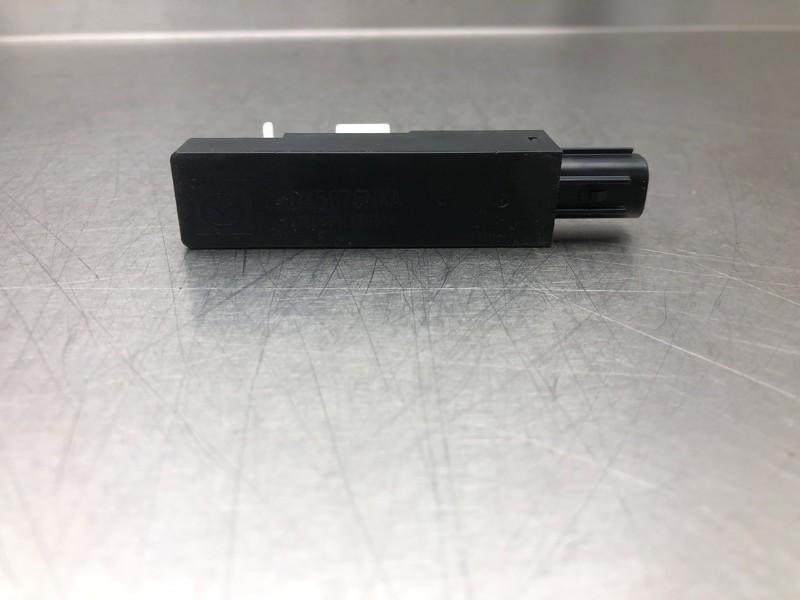 KEYLESS ACCESS ANTENNE Mazda 2 (DJ / DL) (|KD45676NXA|), Hitdorfer Straße 73
51371  Leverkusen, DE, Gebruikt, Mazda, Info@mazda.de