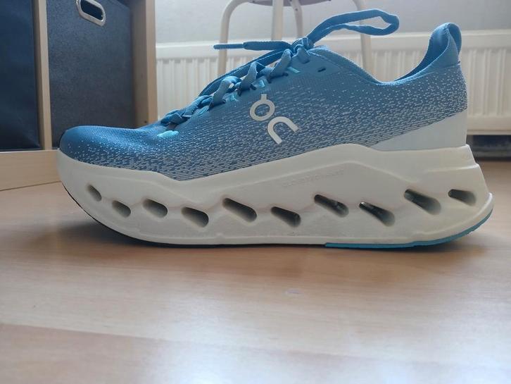 One cloudsurfer max taille 44, Vêtements | Hommes, Chaussures, Comme neuf, Chaussures de sport, Bleu, Enlèvement ou Envoi