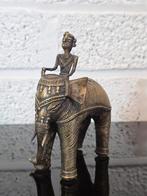 Statue en bronze antique (Inde), Enlèvement ou Envoi, Bronze