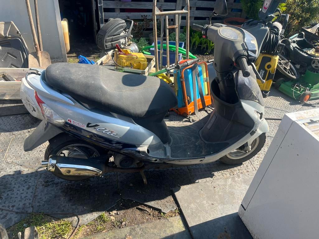 Peugeot v click, Vélos & Vélomoteurs, Scooters | Peugeot, Enlèvement, Comme neuf