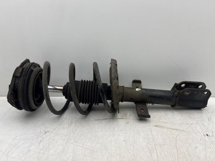 Amortisseur avant droit d'un Renault Clio, Autos : Pièces & Accessoires, Renault, -, 3 mois de garantie, Utilisé