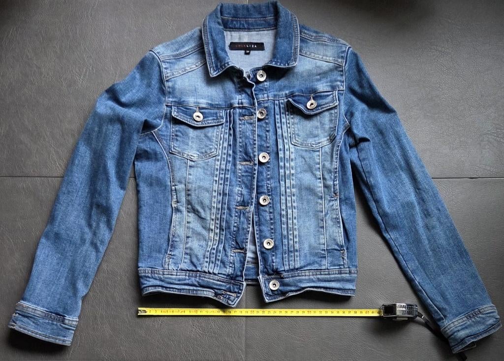 Blauw jeansjasje  Merk: Lola Liza   Maat: 34, Ophalen of Verzenden, Zo goed als nieuw, Maat 34 (XS) of kleiner, Blauw