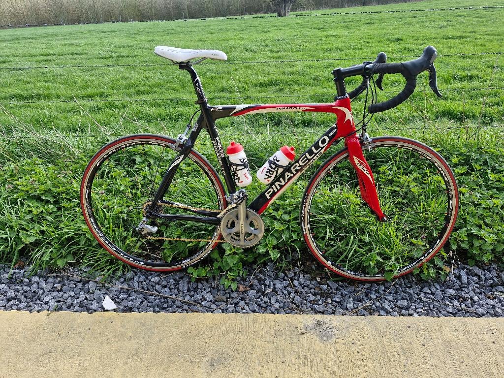 VÉLO DE ROUTE PINARELLO F4.13 FULL CARBON TAILLE 56CM, Vélos & Vélomoteurs, Vélos | Vélos de course, Carbone, Enlèvement