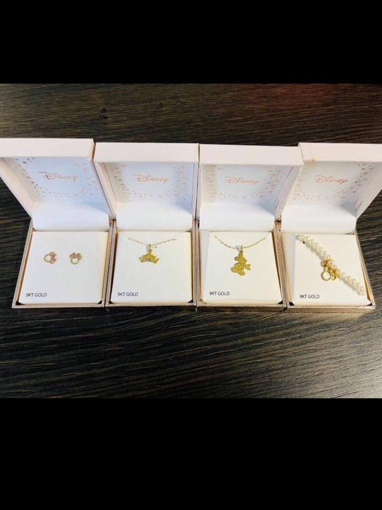 Lot van 4 gouden Disney juwelen 9K goud., Ophalen of Verzenden, Nieuw, Goud, Overige typen