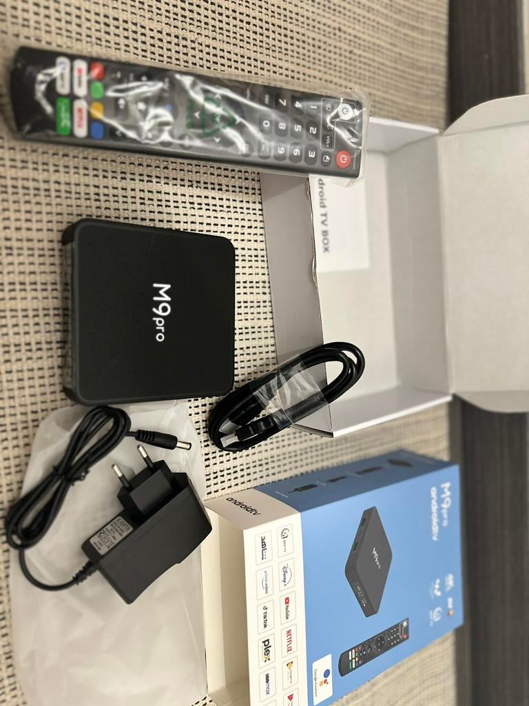 Iptv box android top qualite neuf !!!, Télécoms, Batteries externes, Enlèvement ou Envoi, Comme neuf