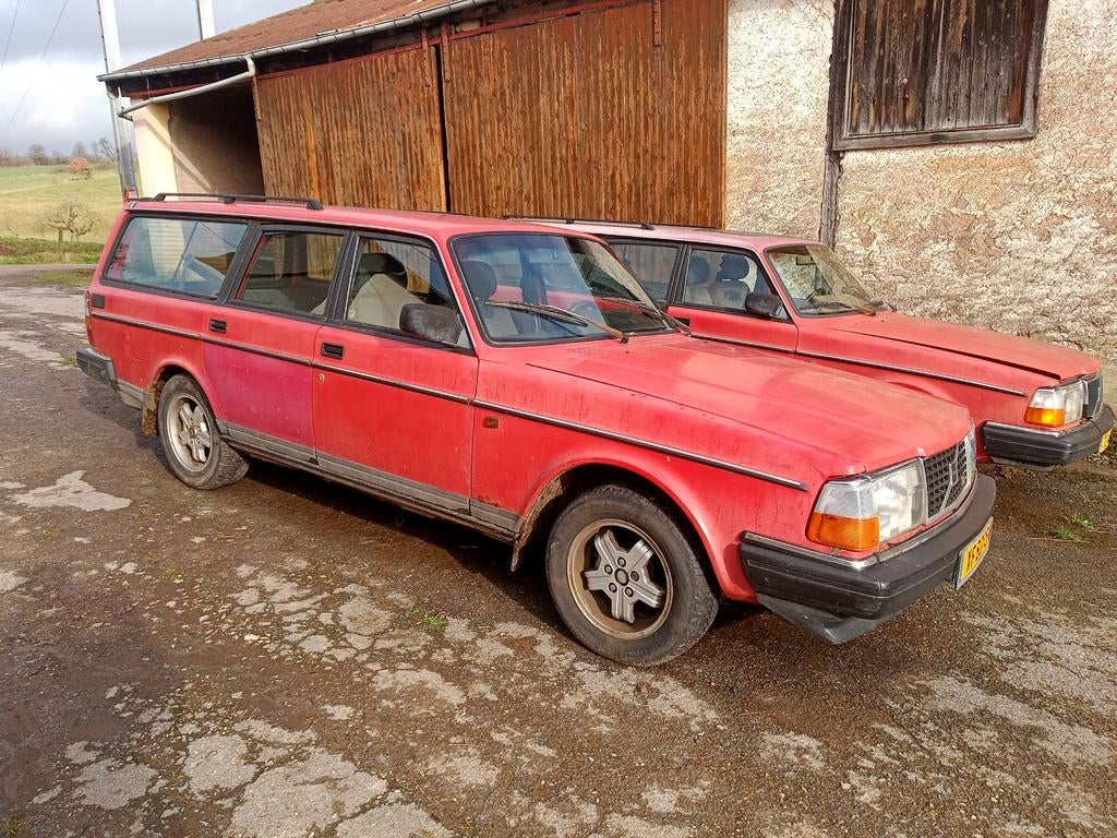 Volvo 240 2.4 Diesel Break, Autos, Volvo, Particulier, Diesel, Break, 4 portes, Boîte manuelle, Rouge, Gris, Propulsion arrière