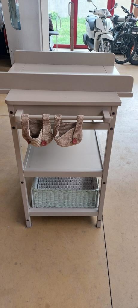 Baby verzorgingstafel/luier tafel met uitschuifbaar badje., Ophalen