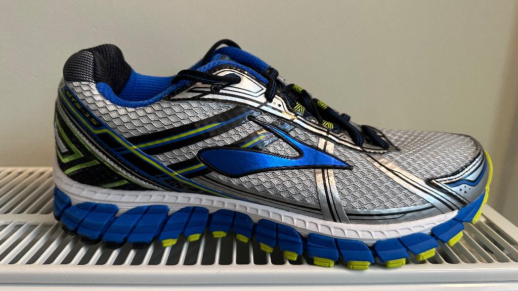 Brooks Adrenaline GTS 15 Heren 42,5 wit/blauw/geel, Sports & Fitness, Course, Jogging & Athlétisme, Autres marques, Course à pied