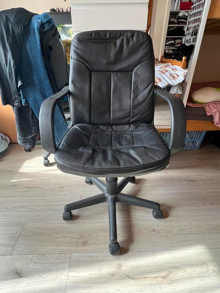 Zwarte massagestoel voor op het bureau — zeer comfortabel, Huis en Inrichting, Bureaustoelen, Gebruikt, Bureaustoel, Zwart, Ophalen