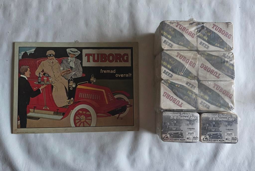 Oude kartonnen reclame Tuborg + 8 pakjes bierkaartjes, Ophalen