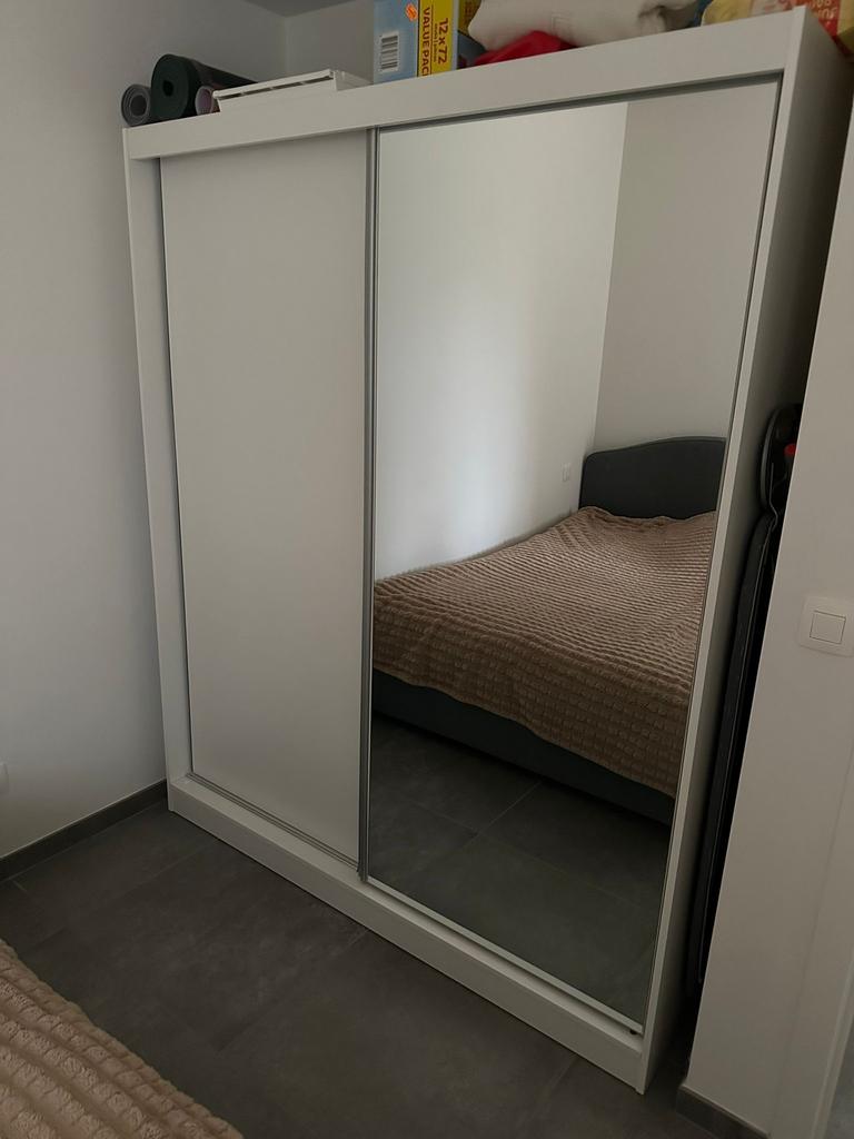 Sliding wardrobe with mirror, Ophalen, Zo goed als nieuw