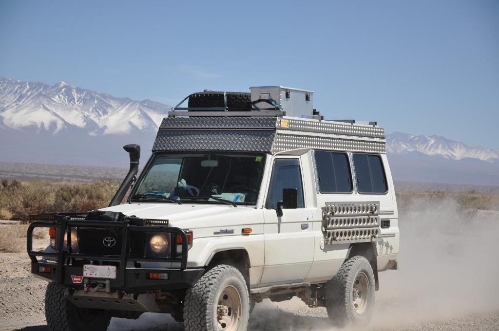 Camping-car terrestre Toyota Land Cruiser HZJ78, Autres marques, Siège standard, Boîte manuelle, Jusqu'à 4 m