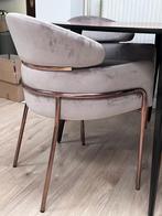 4 prachtige ‘Corey 100’ stoelen, Huis en Inrichting, Ophalen, Overige materialen, Overige kleuren, Prachtige taupe Velvet